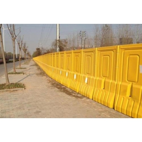 潍坊市公路高栏水马厂家_道路围栏水马_厂家_价格